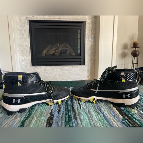 Under Armour Baseball Cleats - Picture 3 of 6